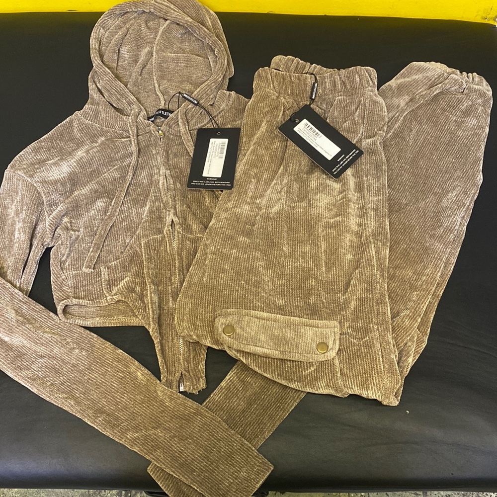 NWT Pretty Little Thing Velour Loungewear Set Size Small